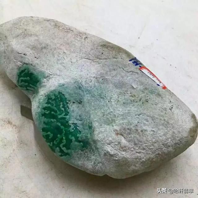 翡翠的原石毛料是什么（翡翠毛料原石是行家与行家的交易）(2)