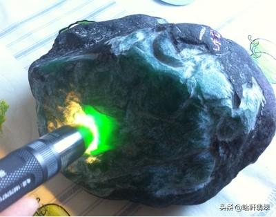 翡翠的原石毛料是什么（翡翠毛料原石是行家与行家的交易）(12)