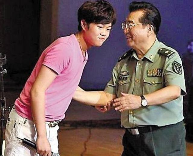 李双江年龄梦鸽年龄(为什么甘愿嫁给51岁的李双江)(2)