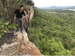 泰国推妻子坠崖的男子判了多少年（江苏孕妇泰国坠崖案）(1)