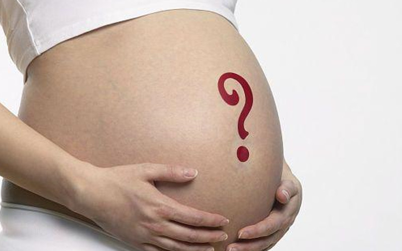 肚子像平底锅是男宝还是女宝？孕妇肚形受哪些因素的影响？